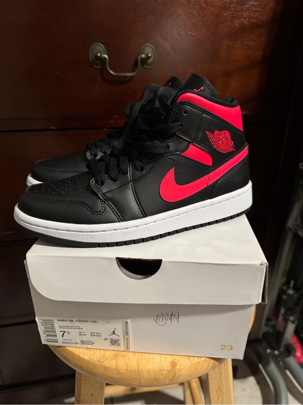 WOMENS AIR JORDAN 1 MID